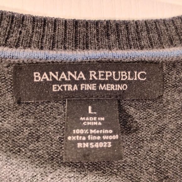 Banana Republic sweater mens L LArge gray 100% extra fine merino wool v-neck - Picture 6 of 7